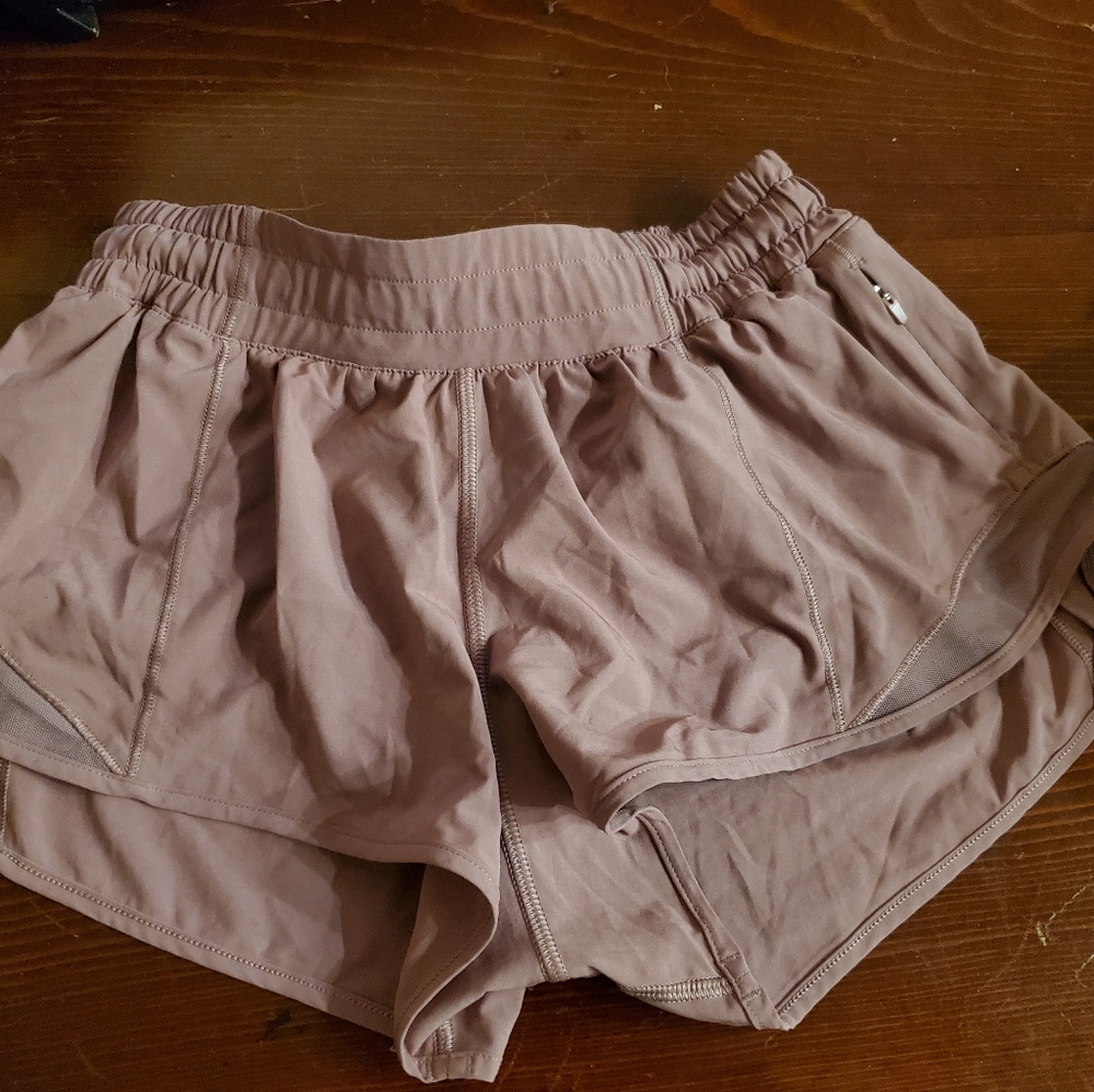 Lululemon hotty hot 2.5 inch inseam dusty rose
